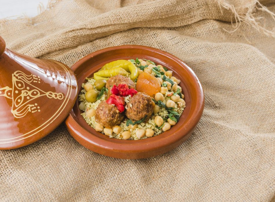 piastra-con-cibo-fresco-su-tela